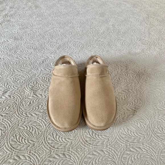 UGG Classic Slipper - Picture 2 of 8